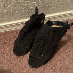 Black Women's Strappy Sandals